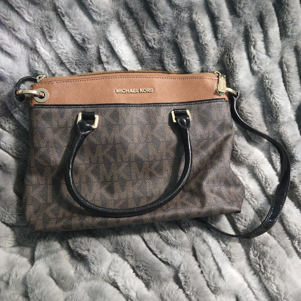 ** SOLD **  Michael Kors Crossbody Purse